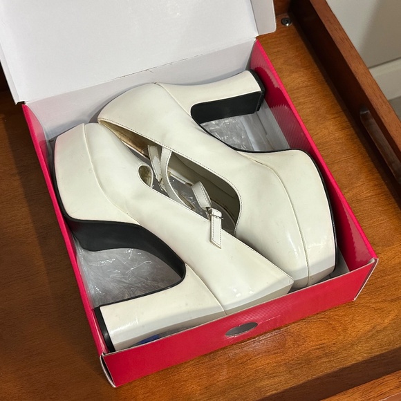 Funtasma Mary Jane Pump, White, Size 10 - Picture 9 of 14